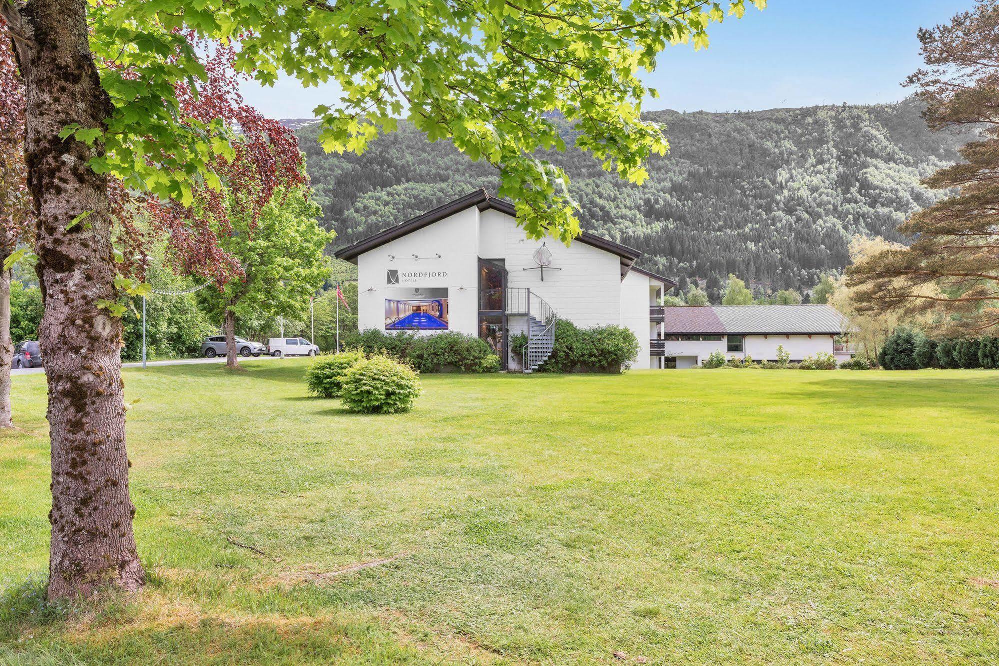 Nordfjord Hotell Nordfjordeid Extérieur photo